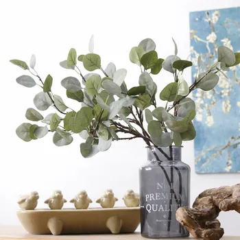 Umelé hrnú listy eukalyptu rastlín pobočky falošné hodváb peniaze listy stole váza kvetinové svadobné domova