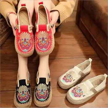 2020 jar Autunm starého Pekingu látkové topánky ženy Čína národnej štýl vyšívané topánky kolo hlavy Bavlnená posteľná Bielizeň Mokasíny